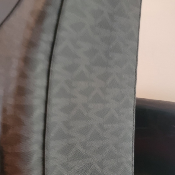 Brand new AUTHENTIC MICHAEL KORS BAG AND WALLET - Picture 2 of 13